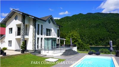 RESEDINTA DE LUX CU PISCINA SI DESCHIDERE LA LAC