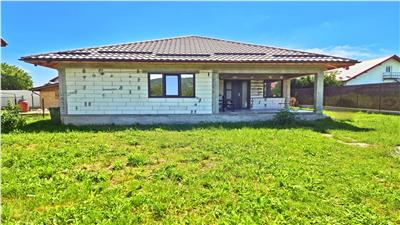 CASA PE PARTER IN BUJORENI - LINISTE, CURTE SI VEDERE SPRE VF. COZIA